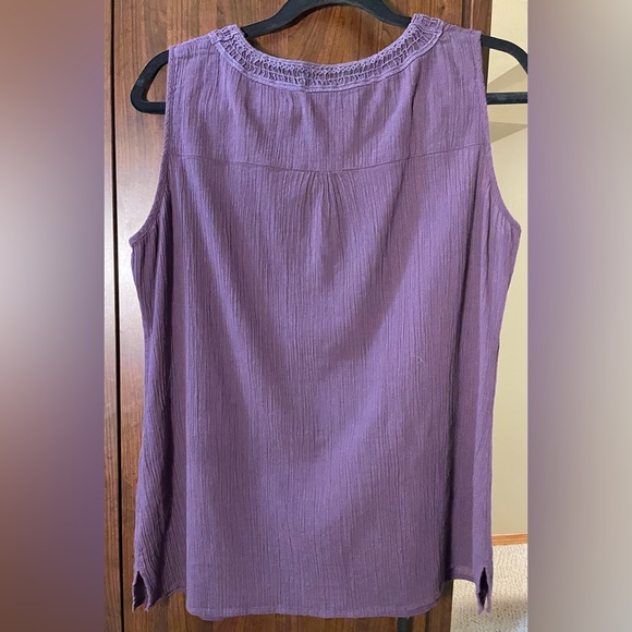 Purple Eddie Bauer 100% cotton tank top with lace detail on the neck - Picture 5 of 5